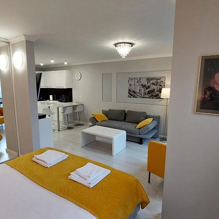 Elegancki Apartament W Sercu Warszawy Varsó Kültér fotó